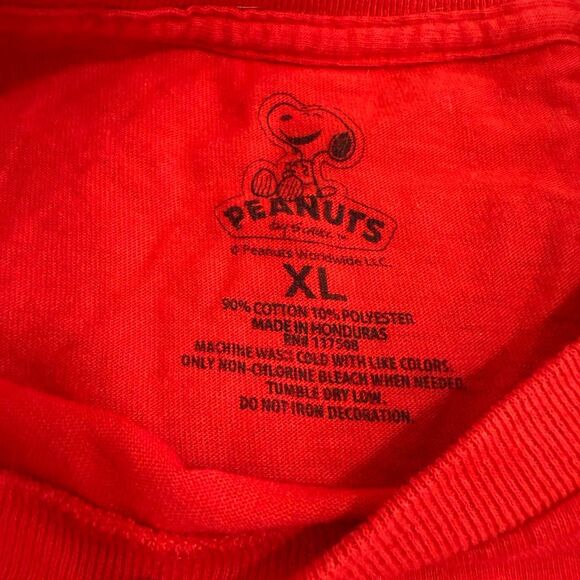 Peanuts Christmas Snoopy Shirt Top Extra Large XL Red Snowflake Sledding - Picture 5 of 7